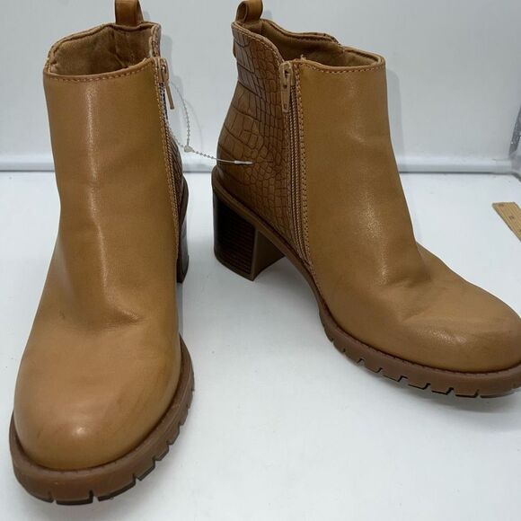 BareTraps Haile Chunky Sole Ankle Bootie - Picture 1 of 10